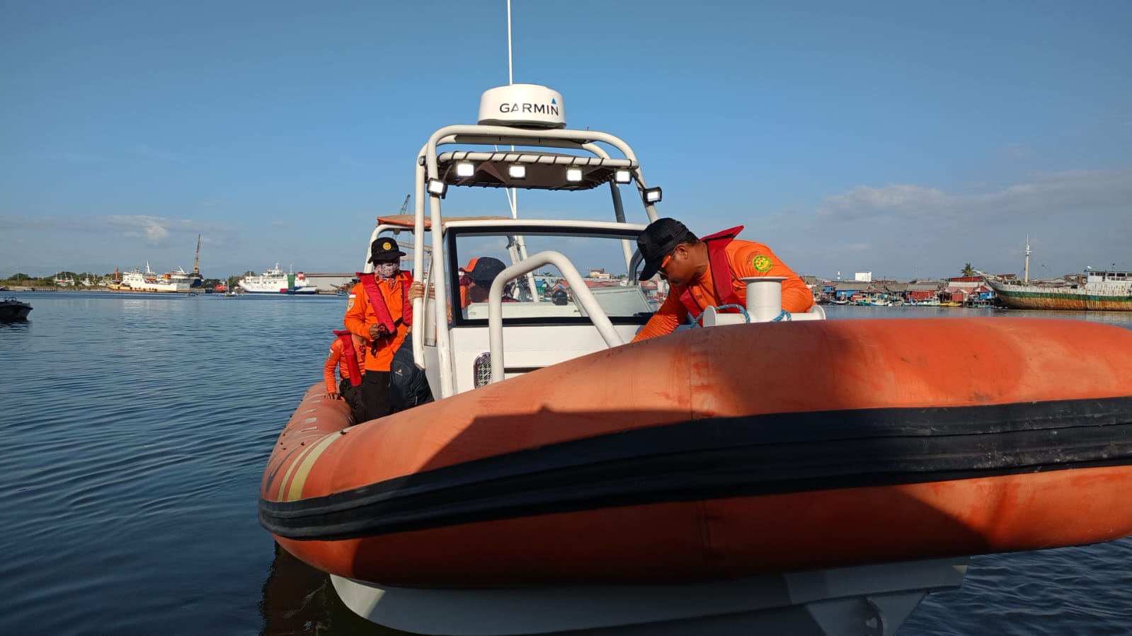 Kapal Jolloro Angkut Wisatawan dari Pulau Sanrobengi Tenggelam, Tim Basarnas Dikerahkan ke Lokasi Kejadian